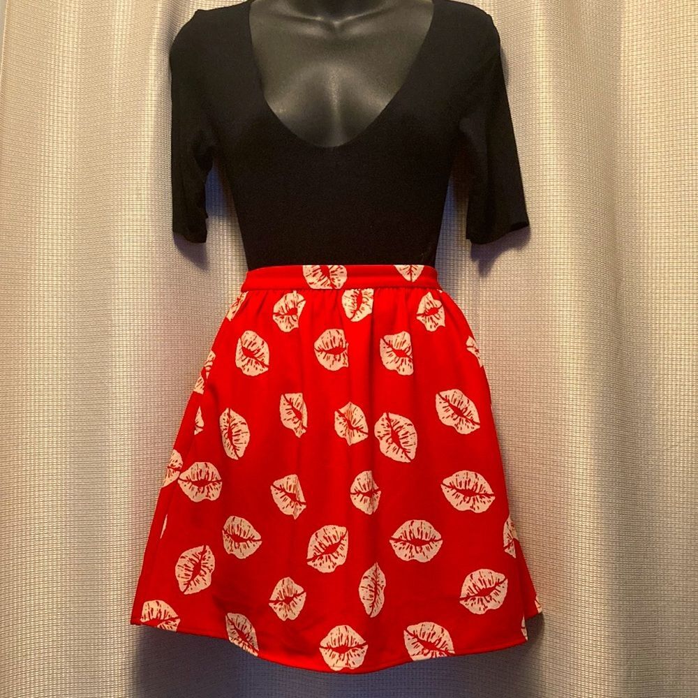 Sam Edelman lips skirt with pockets